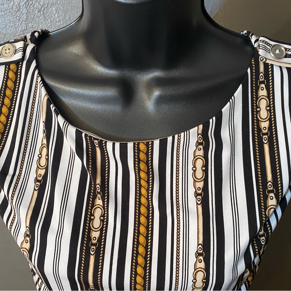 Premise equestrian motif striped sleeveless top with front rushing - Picture 11 of 16